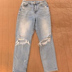 American Eagle curvy mom jean, ripped knee, size 4